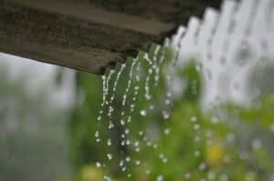 leaking cracked gutter during rain - cracked gutter repair