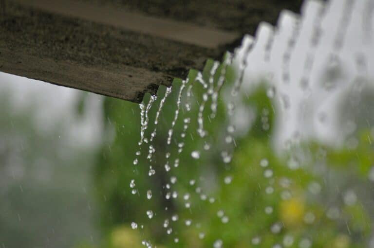 leaking cracked gutter during rain - cracked gutter repair